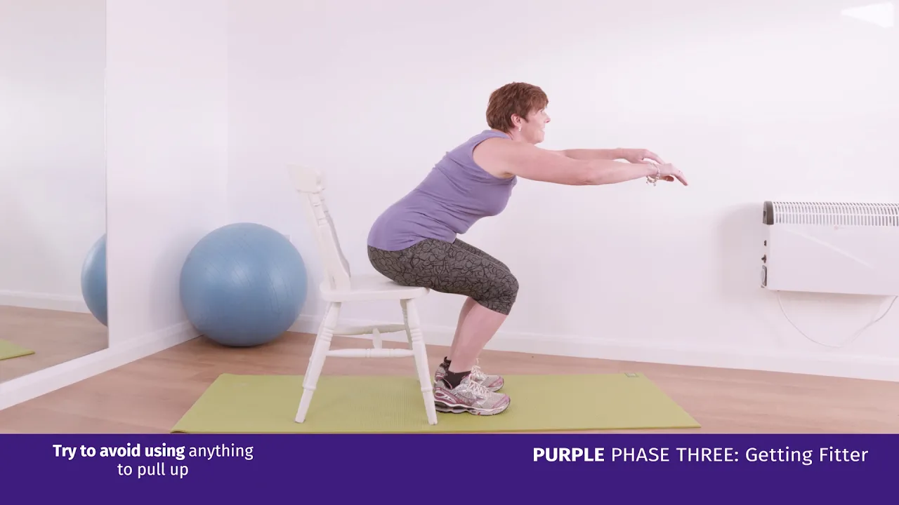 una persona haciendo yoga