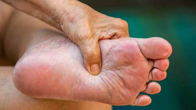 Diabetisches Fußsyndrom (DFS): Warnzeichen am Fuß früh zu erkennen, ist entscheidend.