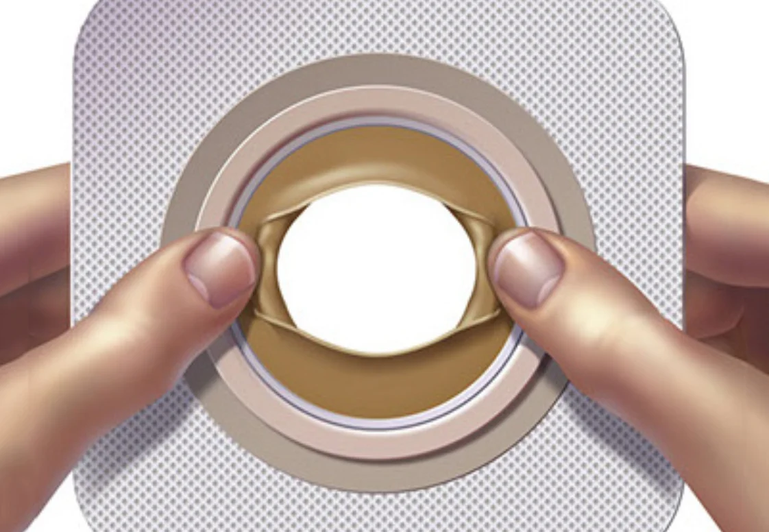 ένα χέρι που κρατά ένα φλιτζάνι