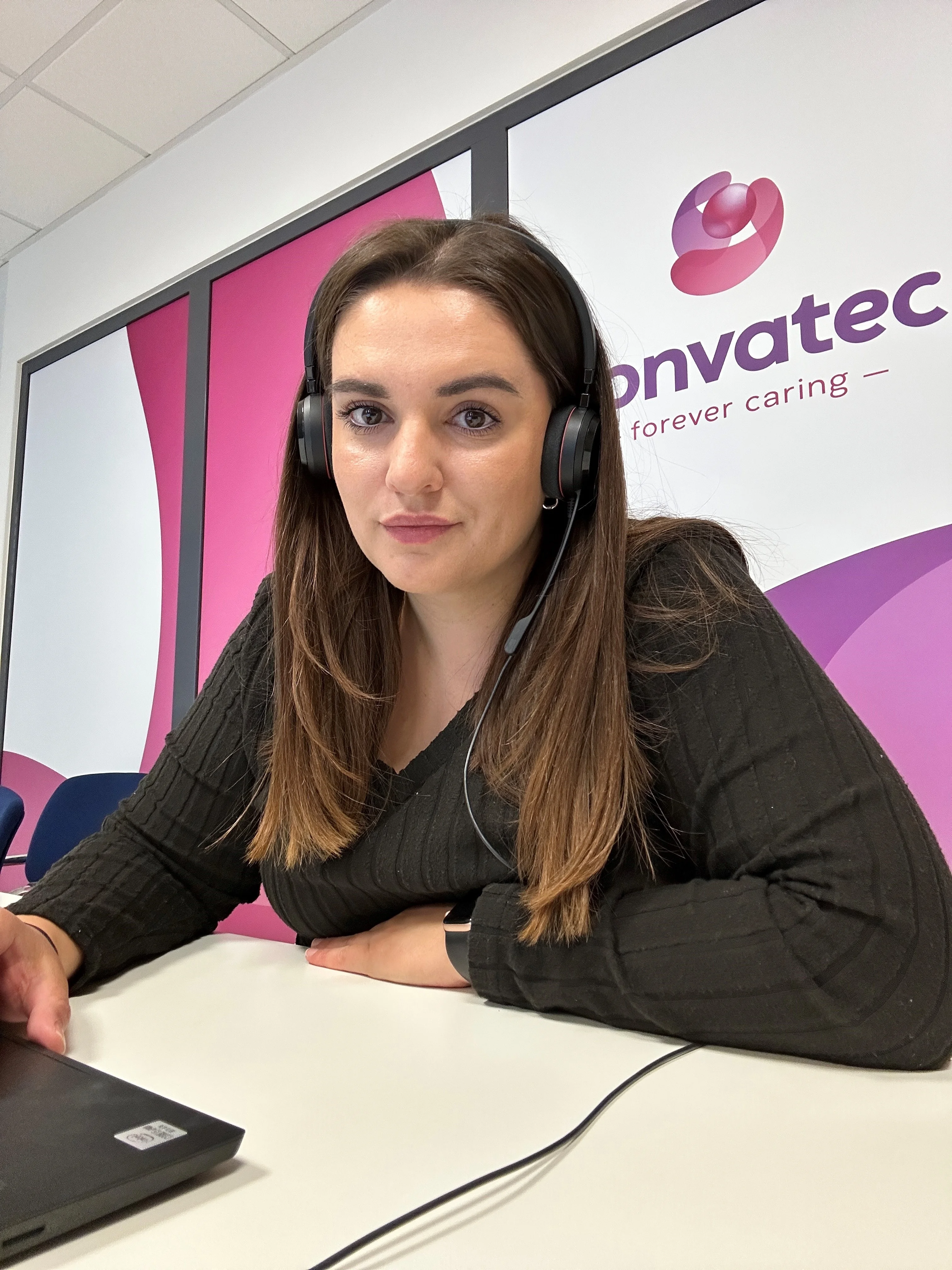 osoba so slúchadlami